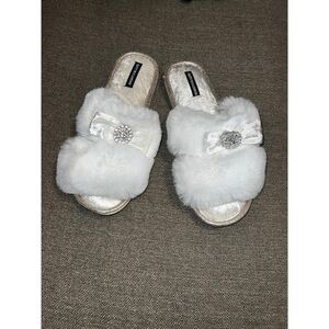 NEW Pretty You London White Faux Fur Slipper